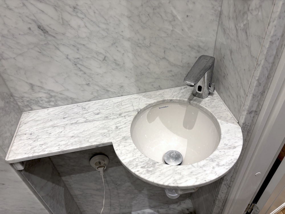 Carrara marmor badrumsskiva